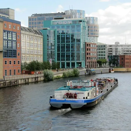 Hotel Einzigartige 140qm Loft Fur Familie Und Freunde - Am Spree!